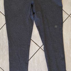 NWT EXPRESS Gray Textured Knit Leggings Pull-On Pants Size Medium
