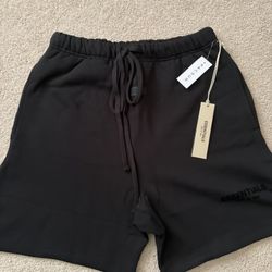 Essentials shorts “stretch limo” sizes S, M, L