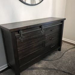 Buffet Table - New Price $200