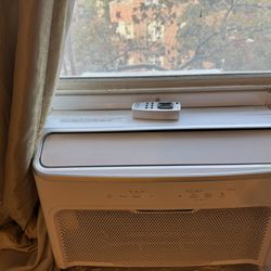 MOVING SALE FRIGIDAIRE GALLERY 12,000 BTU INVERTER WINDOW ROOM AC WiFi ( ENERGY STAR)