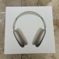 White AirPod Max’s