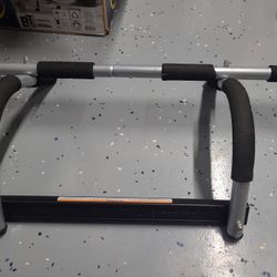 Iron Gym Polup Bar