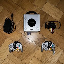 Gamecube In Great Condition w/ 2 Controllers + HDMI adapter