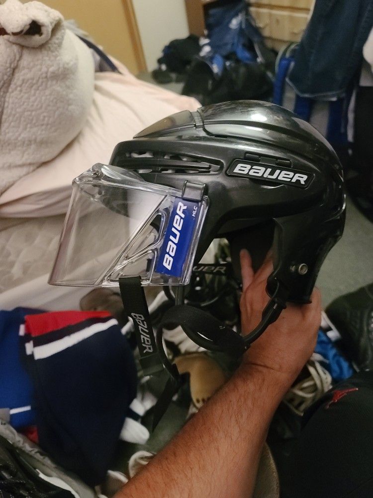 Bauer Helmet With Visor Size Adult Large