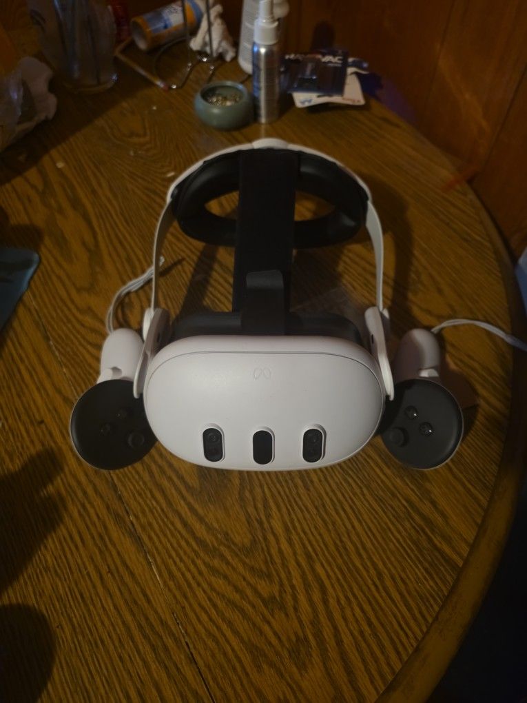Oculus Quest 3 512gb With Pro Headstrap Barely Used