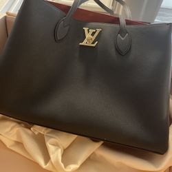 Louis Vuitton Lockme Shopper