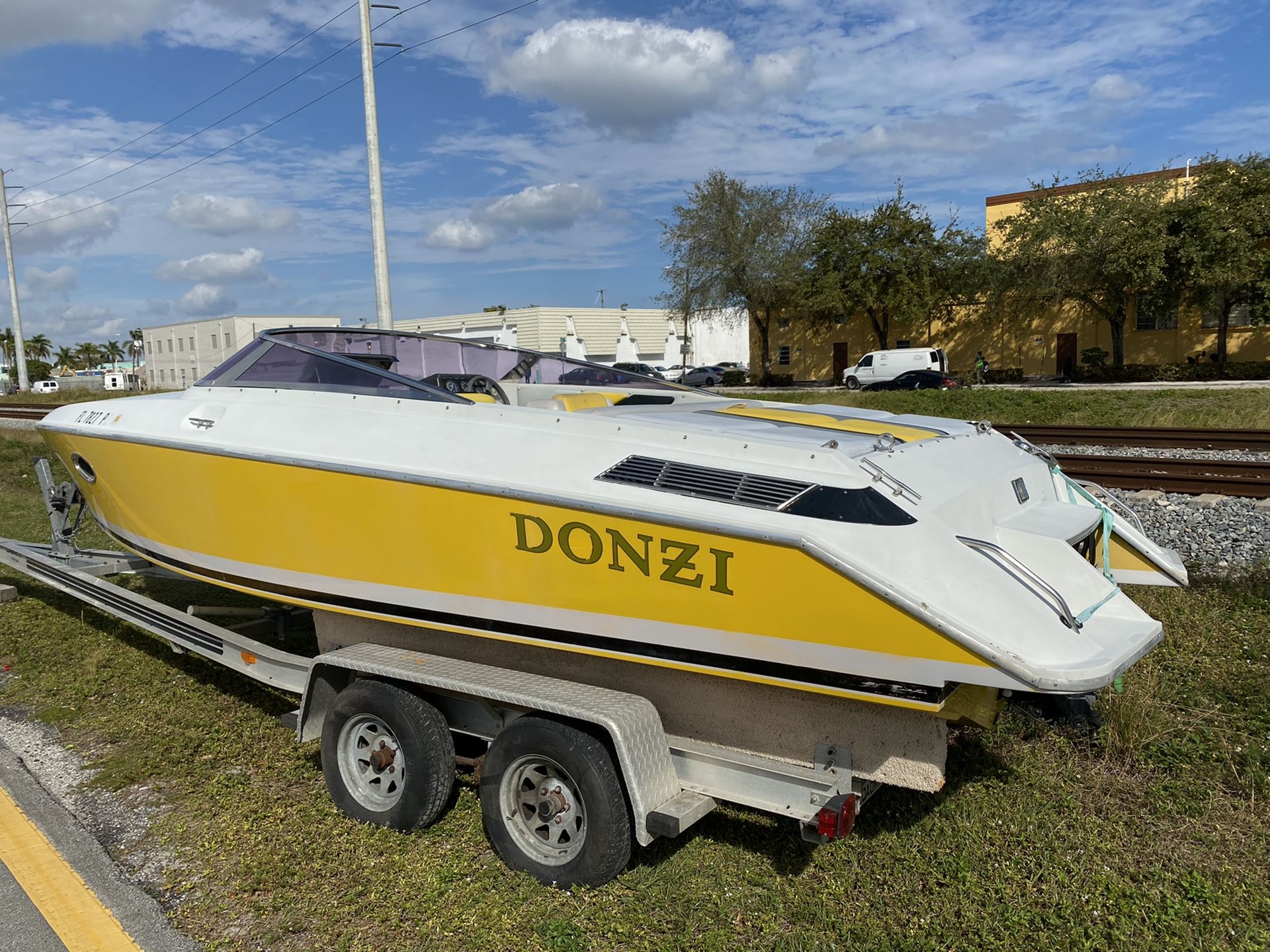 25 ft Donzi ZF boat
