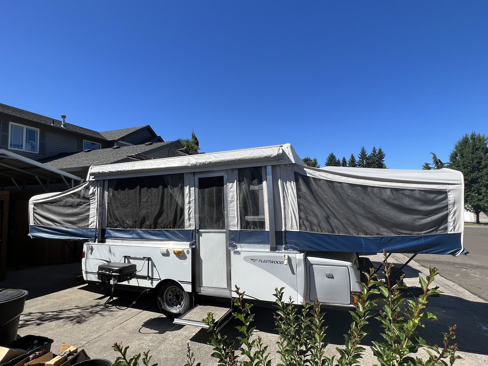 2005 Fleetwood Valor