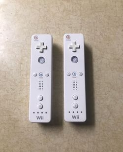 2 NINTENDO WII REMOTES CONTROLLERS