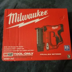 Milwaukee M12, 23 Gauge Pin Nailer