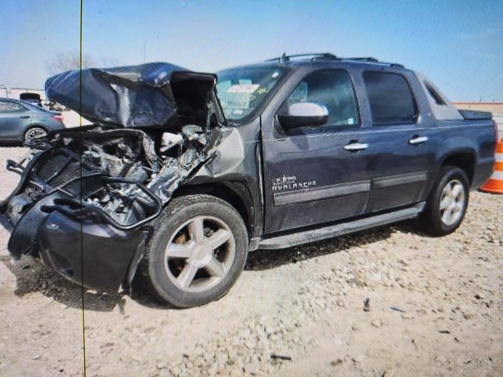 FOR PARTS A 2011 CHEVY AVALANCHE 5.3 ENGINE 4X4 6L80 TRANS