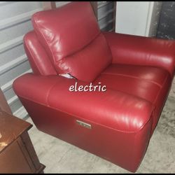 3 Pc Livingroom Set Electric Reclining Couch, Loveseat And Chair Working Order $400 For All 3 Pieces