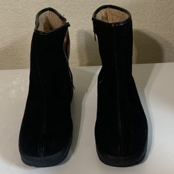 Ladies Ankle Suade Boots 