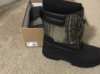 Boys Snow Boats Size 7