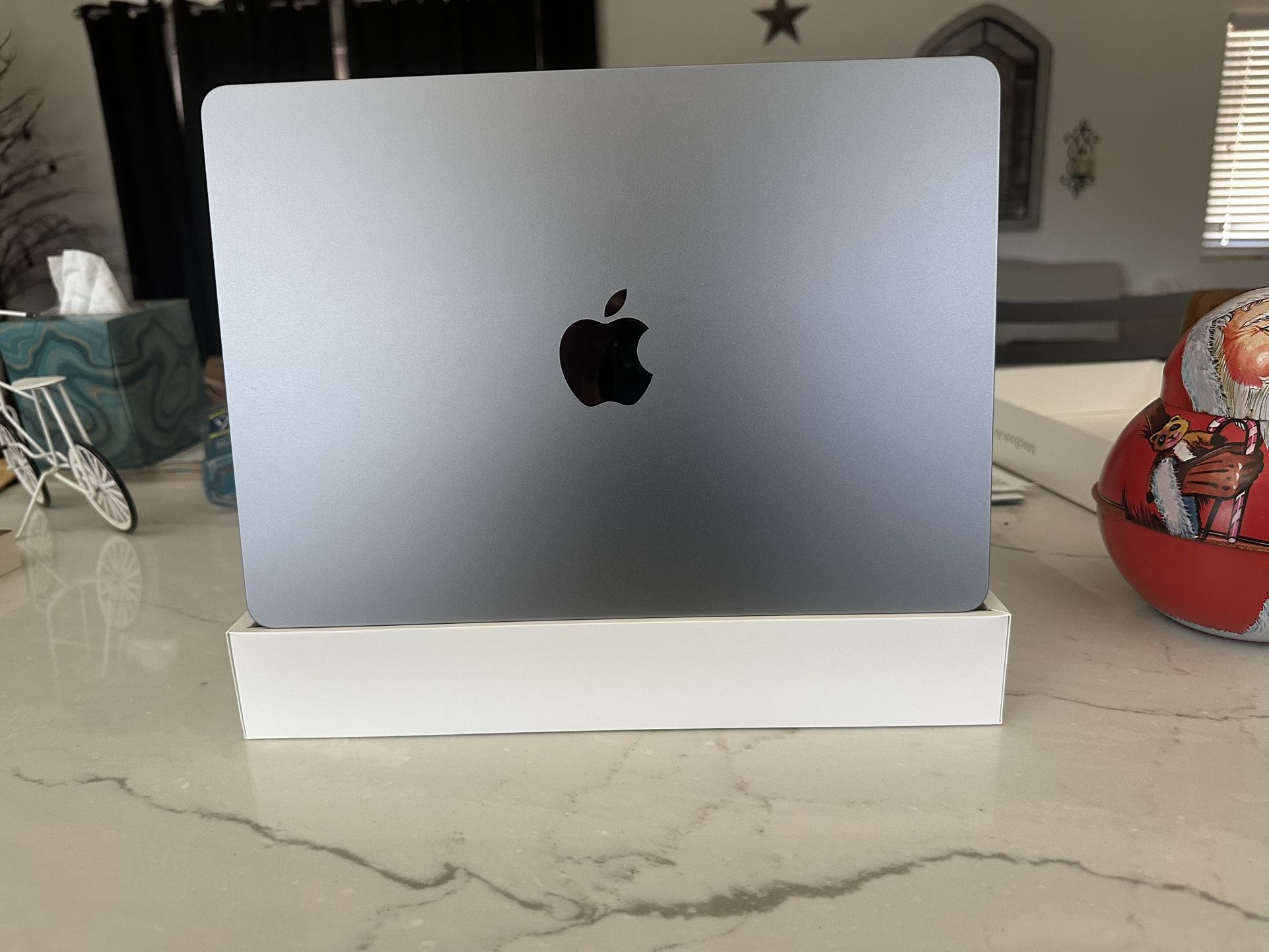 MacBook Air 13.6” 512gb EXCELLENT CONDITION. Works Perfectly. Nothing Wrong