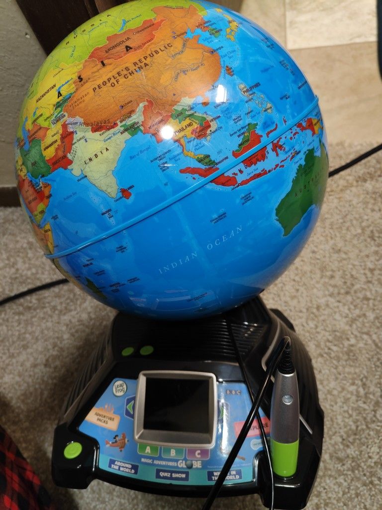 LeapFrog Magic Adventures Globe