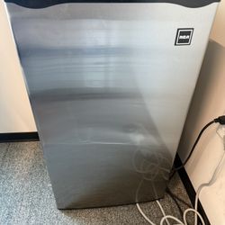 3.2 cu ft Mini Fridge