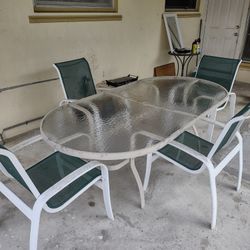Table With 4 Chairs 