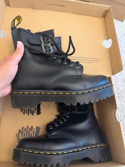 DR. Martens