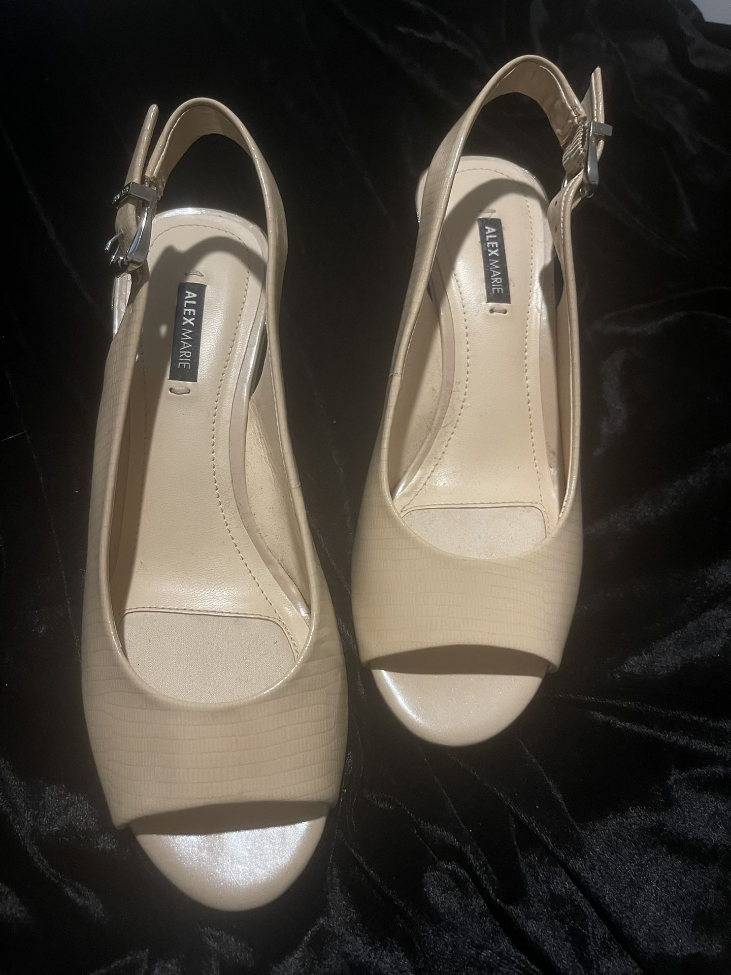 NWOT Alex Marie Size 6M Beige Peep Toe Sleep Ng Back Wedge