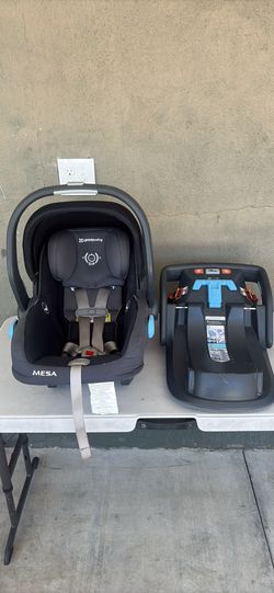 UPPAbaby Car Seat and Base (manufactured on 12/15/2021)