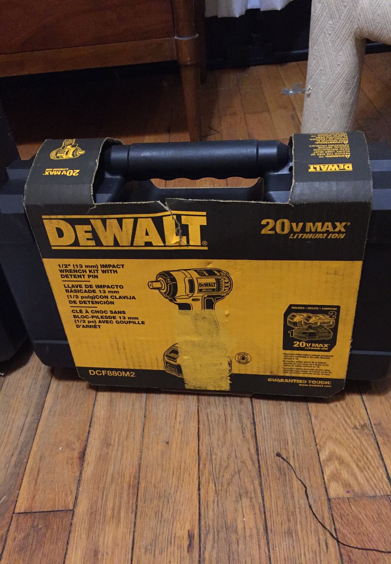 DeWalt 1/2 inch impact wrench kit with detent pin new in box