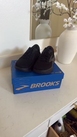Brooks Ghost Max 3 Black Like New Woman’s 8.5