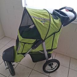 Beautiful pet stroller in very perfect condition