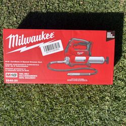 Milwaukee M18 cordless 2-speed Grease Gun 