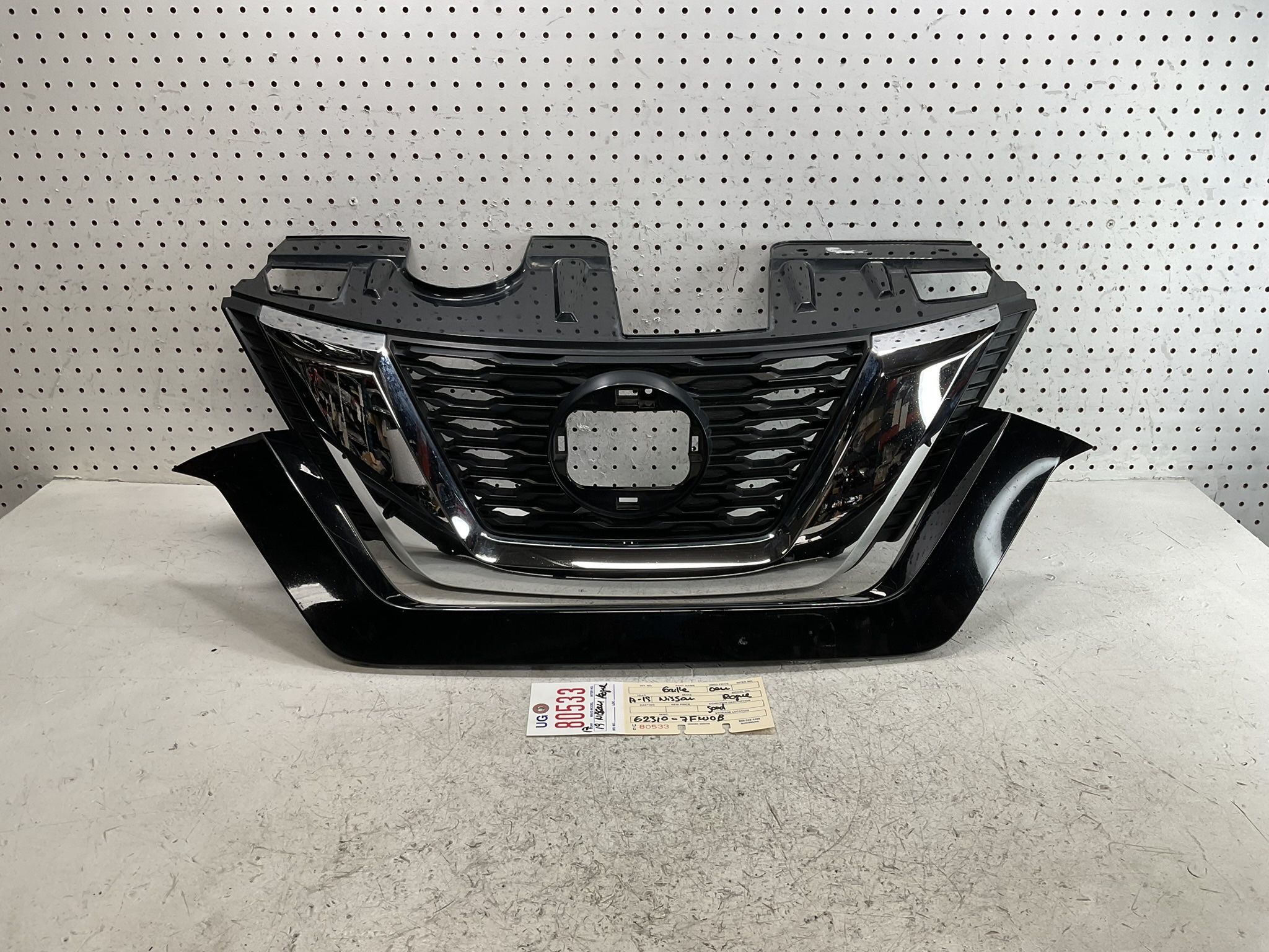 2017 2019 NISSAN ROGUE FRONT GRILLE OEM