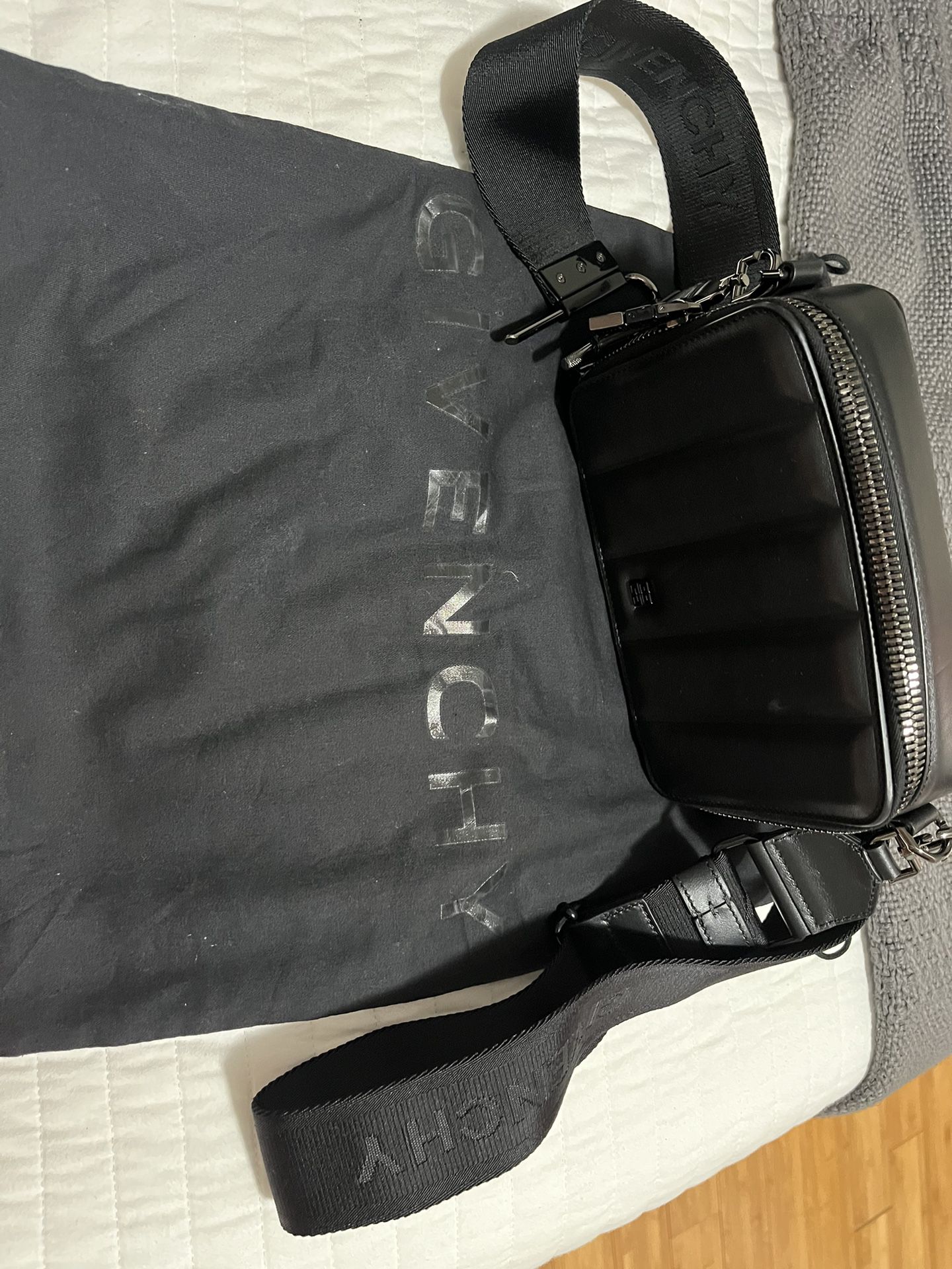 Givenchy Black And Antigona U Camera Messenger Bag 