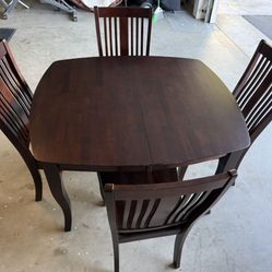 Gorgeous Extendable Hardwood Dining Room Set With 4 Chairs 