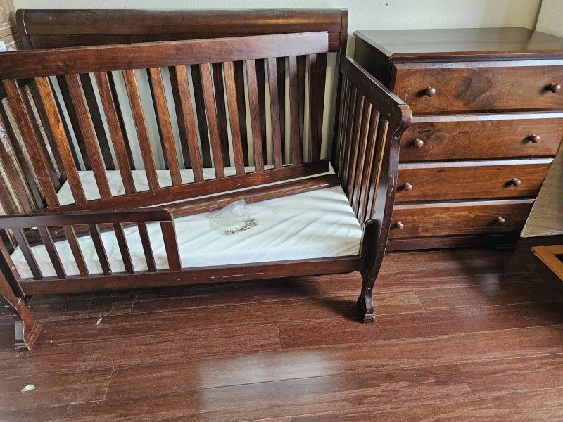 DaVinci Kalani Convertible Crib in Espresso matching Dresser