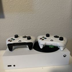X Box S White W/ 2 Controllers