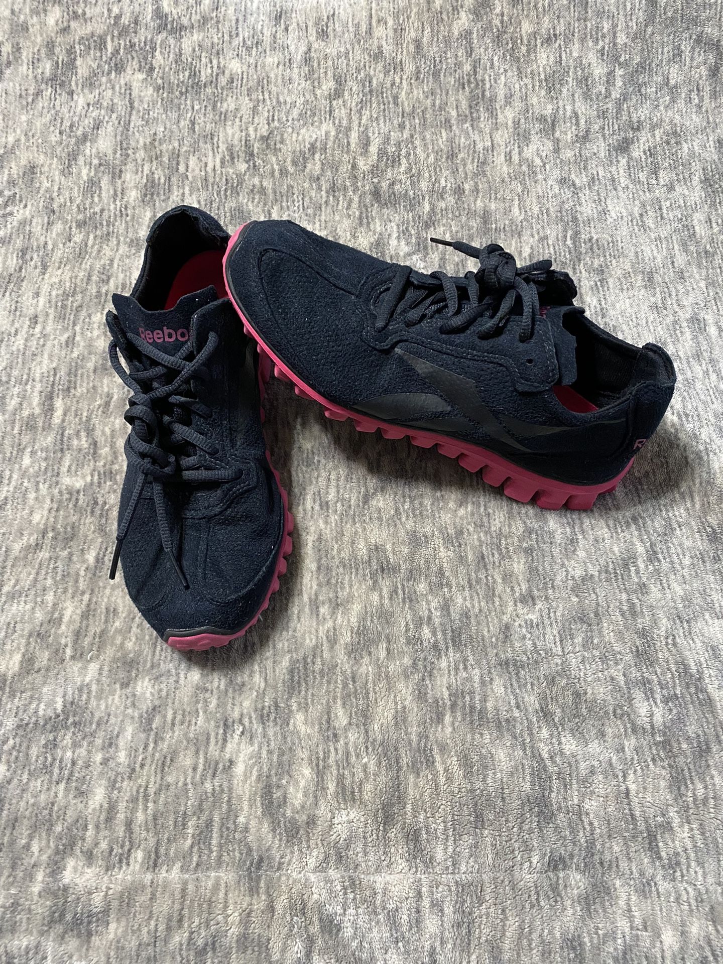 Woman’s Reebok Shoes 7.5