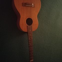Ukulele  ANTIQUE Nice