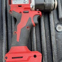 Milwaukee M18 Brushless Drill/Driver + Battery + Charger 