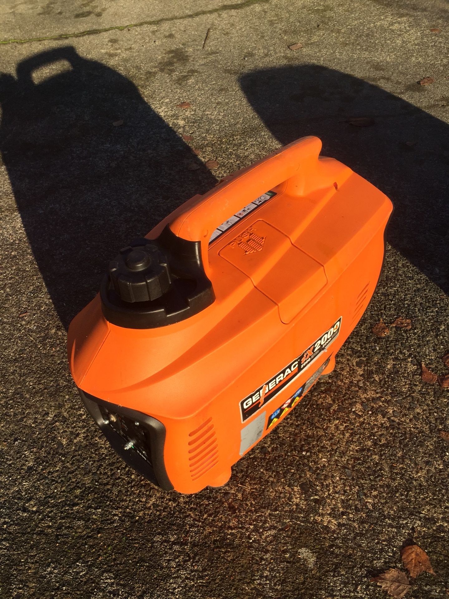 Generac ix2000 inverter generator 2000 watt (2200 peak) for Sale in