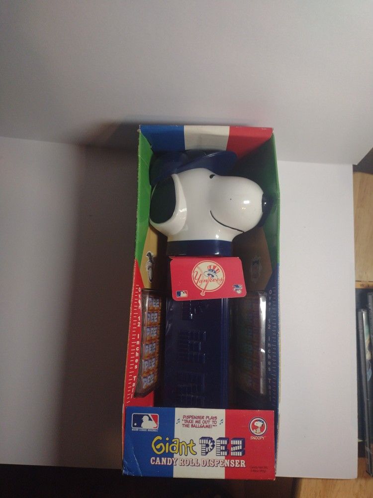 Snoopy Giant Pez Dispenser