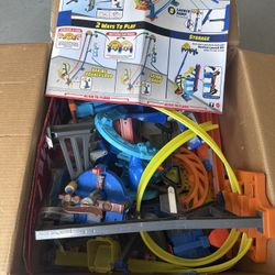 Hot Wheels Tracks Wall Mounted All Pieces And Extra 