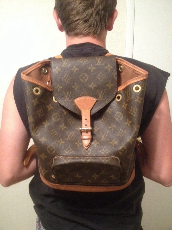 Louis Vuitton SP0061 authentic