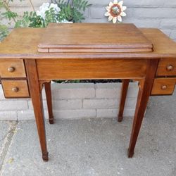 CUTE VINTAGE SEWING MACHINE TABLE 