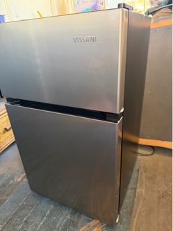 Vissani mini fridge/freezer