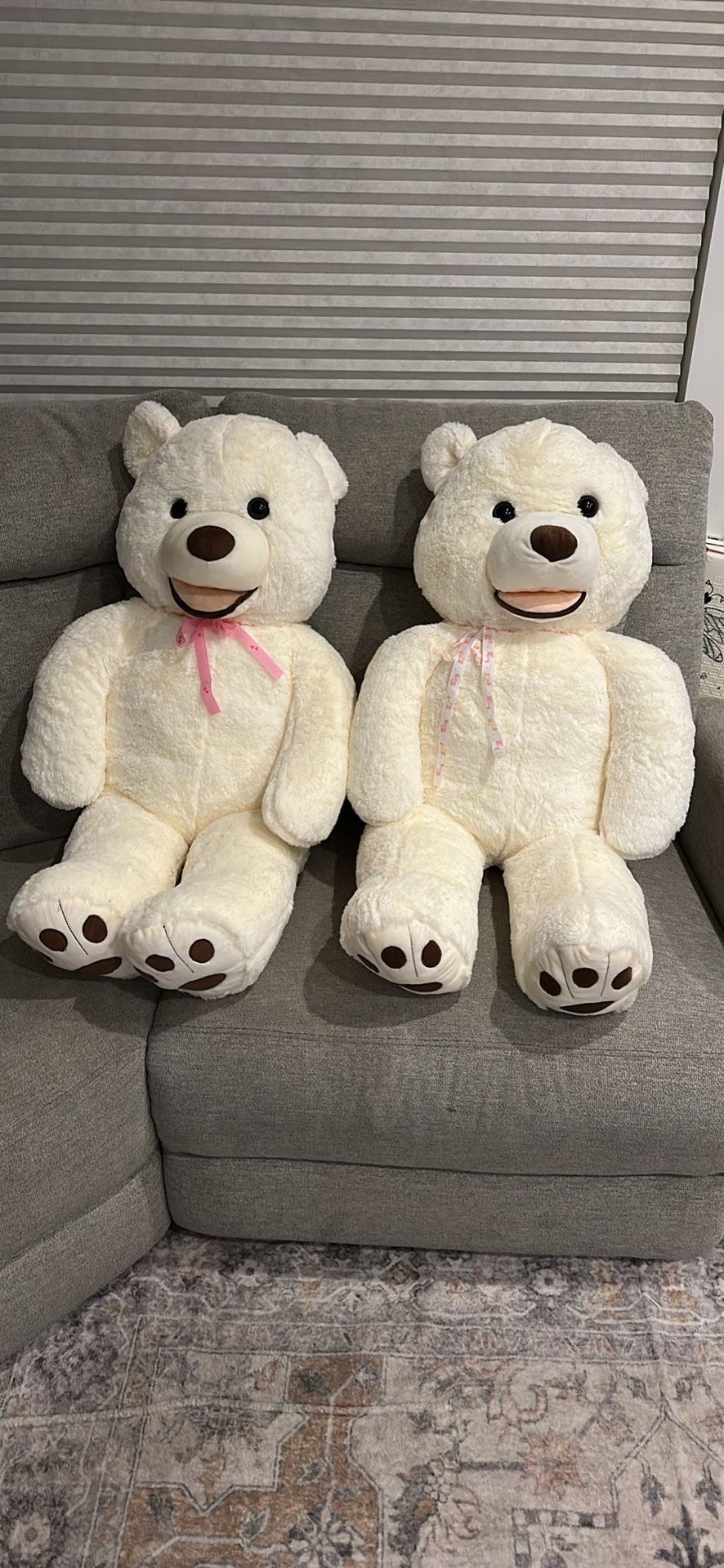 2 Giant teddy bear