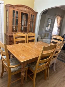 Dining room Table