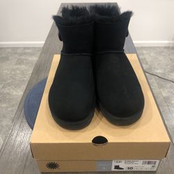 UGG Women's Mini Bailey Button II Boot  Size 10
