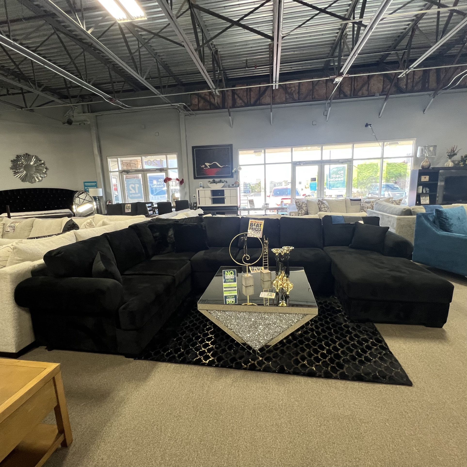Lovely Black Sectional 🖤🖤 Easy Purchase Options Available ✅