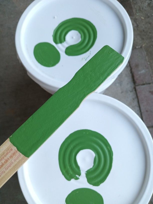 Tengo Unas Cubetas De Pintura Color π Verde