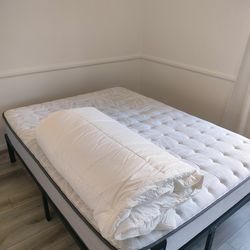 Sealy 12'' thick medium mattress / Ikea duvet / Mellow bed frame (can be sold separately)