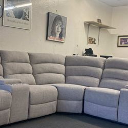 New Recliner Sectional Couch! Free Delivery π!